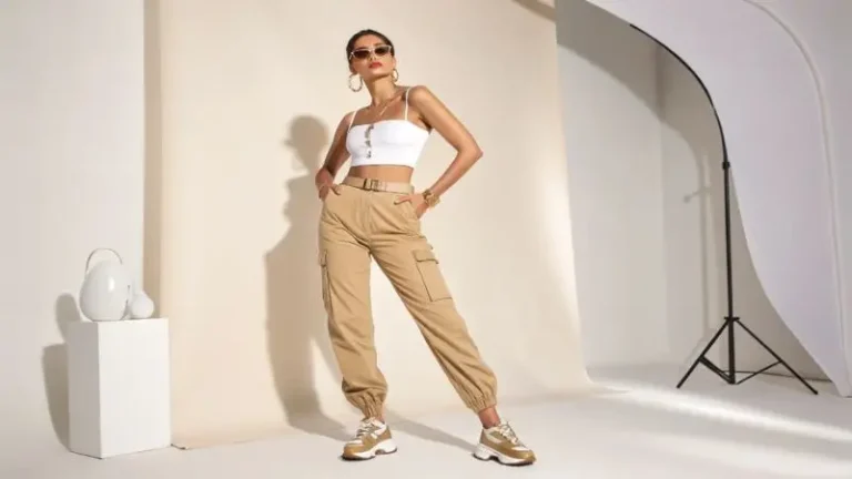 It is feature image on What to Wear with Cargo Pants.